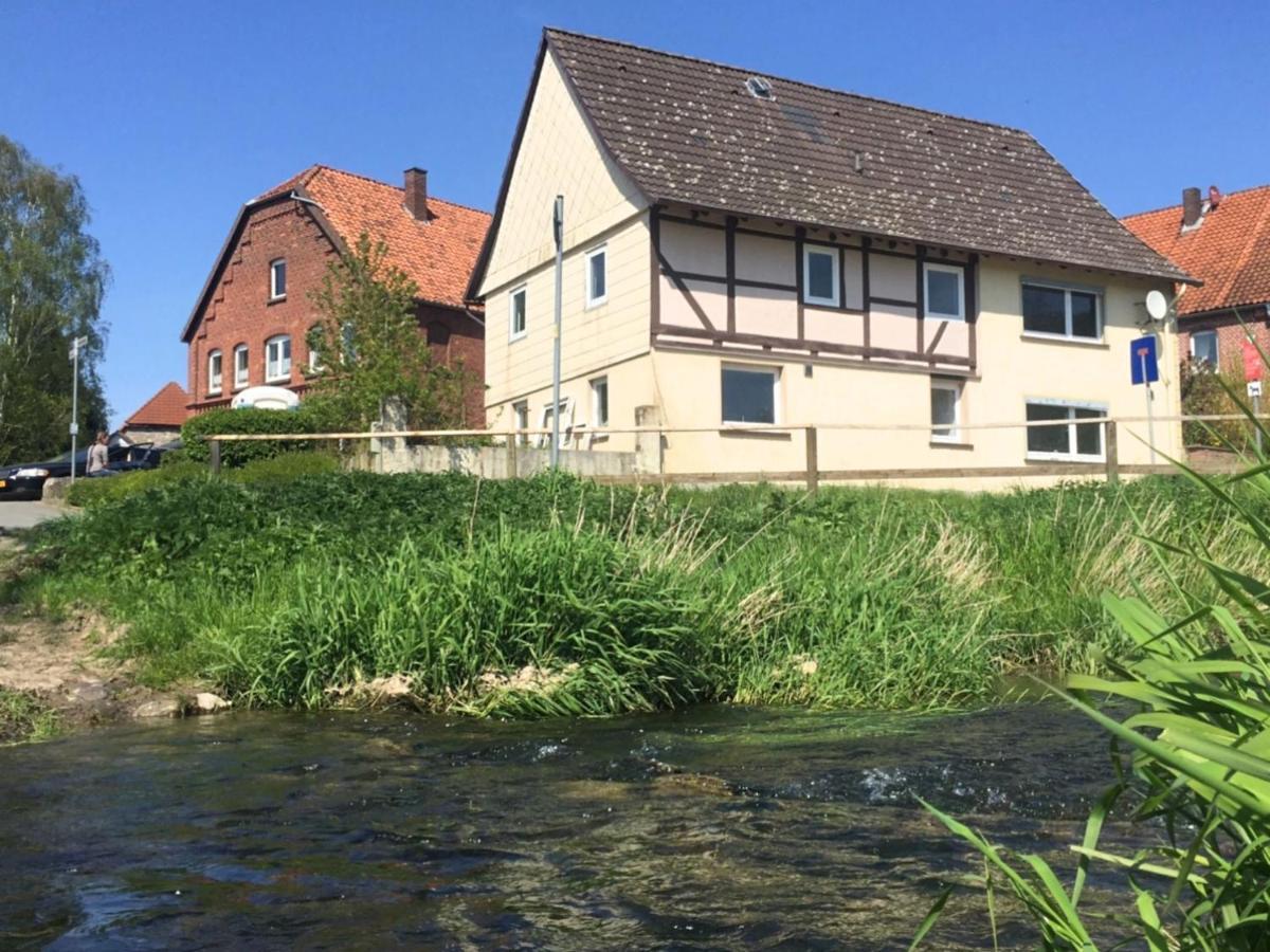 Modern Holiday Home Near River In Amelgatzen Emmerthal Cameră foto
