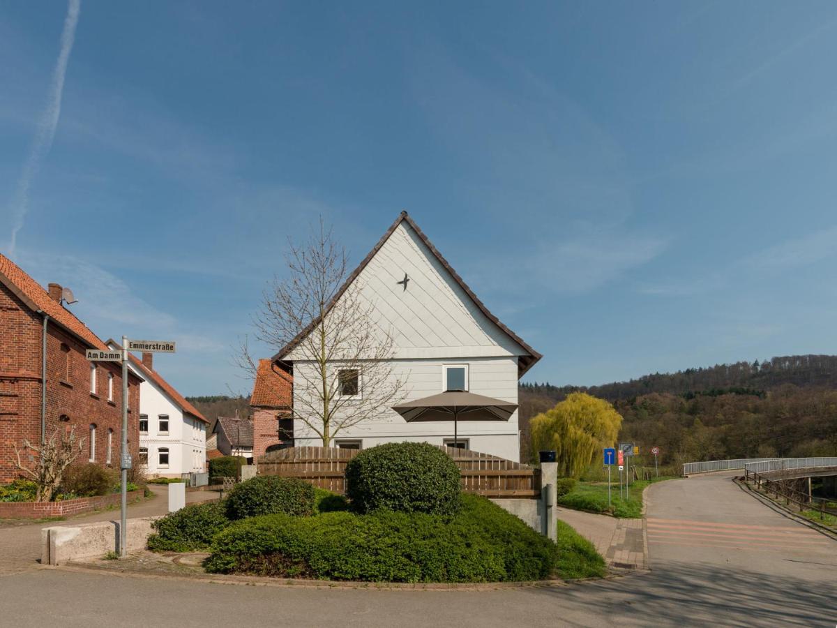 Modern Holiday Home Near River In Amelgatzen Emmerthal Cameră foto